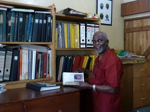 J. D. Ojeikere a définitivement posé sa caméra.