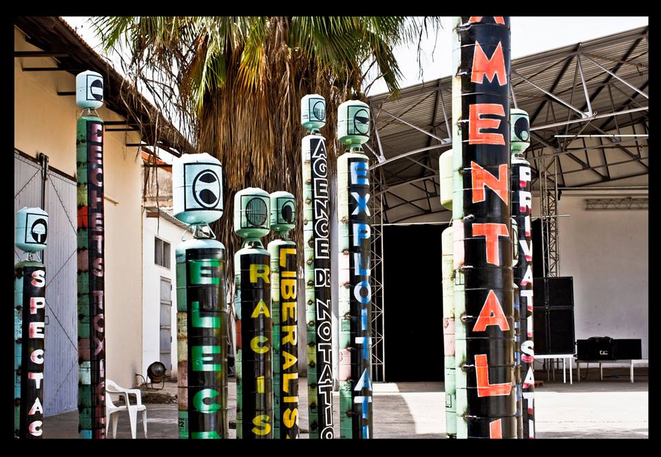 « … la richesse de la diaspora qu’expriment les artistes liés au continent africain ainsi que sur l’ampleur infinie des connexions, … »