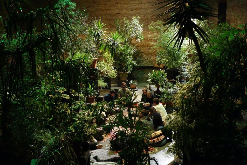 Welcome to the former West – Mental maps and decolonial perspectives on the here and now