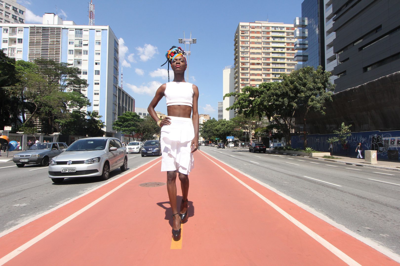 Aretha Sadick performing on Paulista Avenue, the main street of São Paulo, 2015. Photo: Mandela Crew. Courtesy of Nabor Jr.