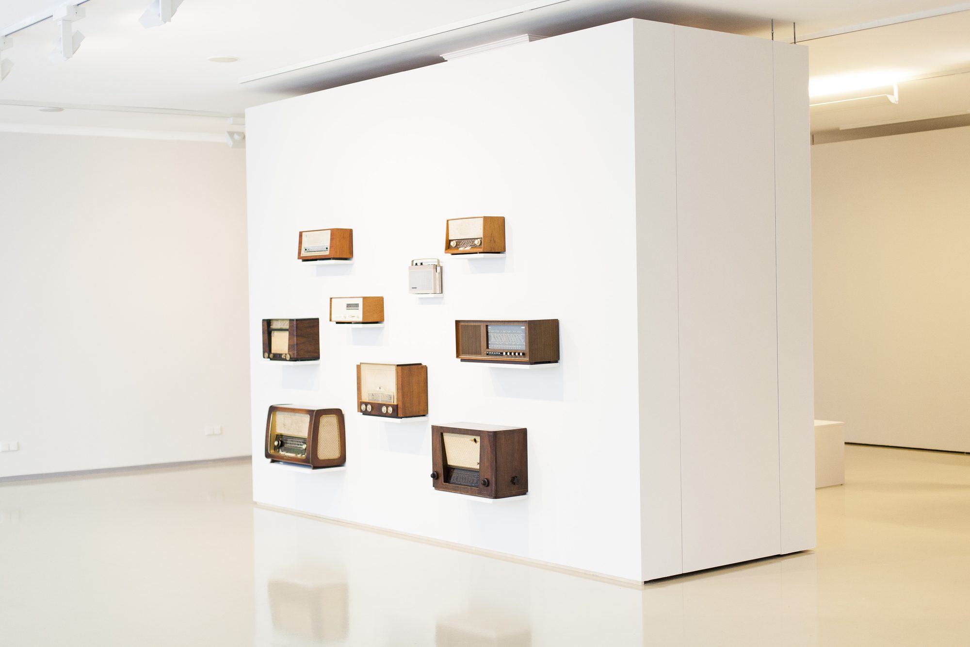 Emeka Ogboh, PLAY BACK – The African Union: 20 to 20,000 Hz, installation view, 2015, ifa Gallery Berlin. (c) Victoria Tomaschko

