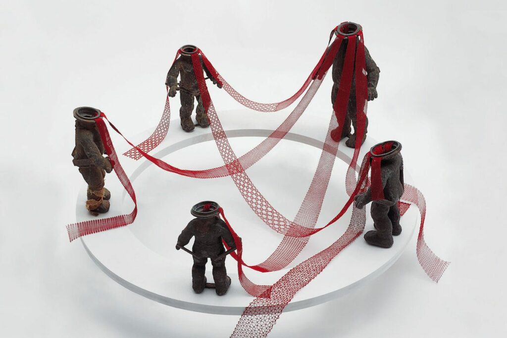 (DON’T) LOOK BACK – Group Show