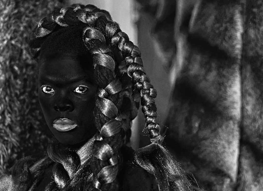 „Bakhambile, Parktown“, 2016, Silver gelatin print, Edition 2/8 + 2 AP, Image size: 70 x 49,3 cm, Paper size: 80 x 59,3 cm, Courtesy the artist, WENTRUP, Berlin; Stevenson, Cape Town/Johannesburg and Yancey Richardson, New York