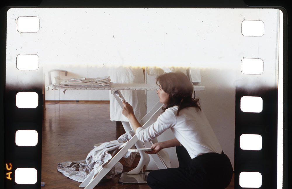 Fenixº installation at Dartington Hall, Devon, 1980. Photographer unknown. Courtesy of the Estate of Monica Ross