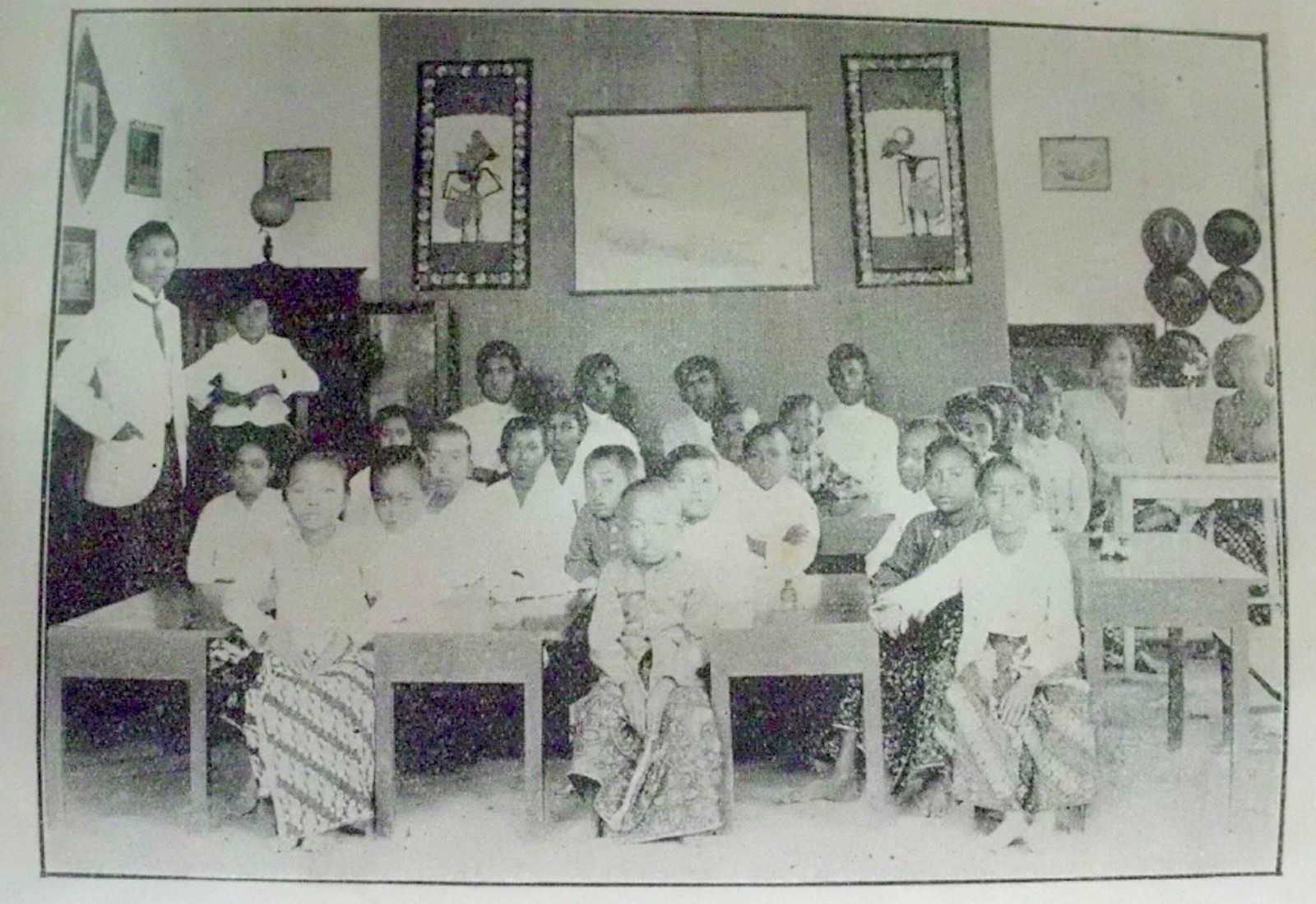 Deciding what to learn at the School of Improper Education. Courtesy of KUNCI