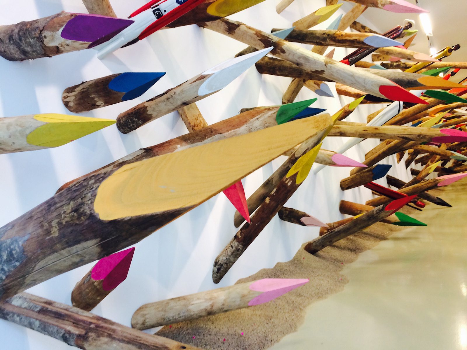 Installation view 'Kolmanskop Dream' by Pascale- Marthine Tayou, ifa galerie Berlin, Detail ©  Elsa Guily