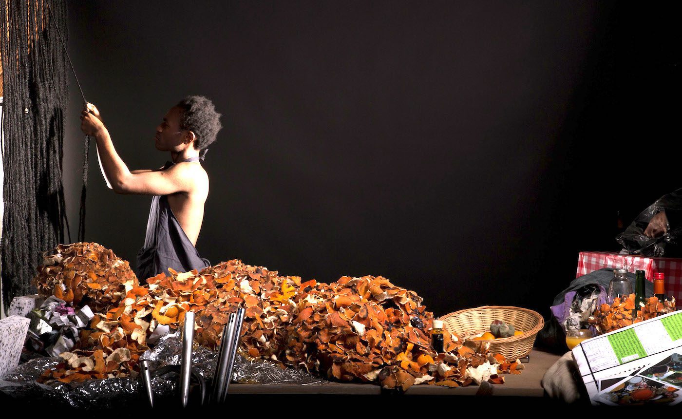 Poku Cheremeh, Pokój, installation 2017. Exhibition Afriques Capitales, Paris.
