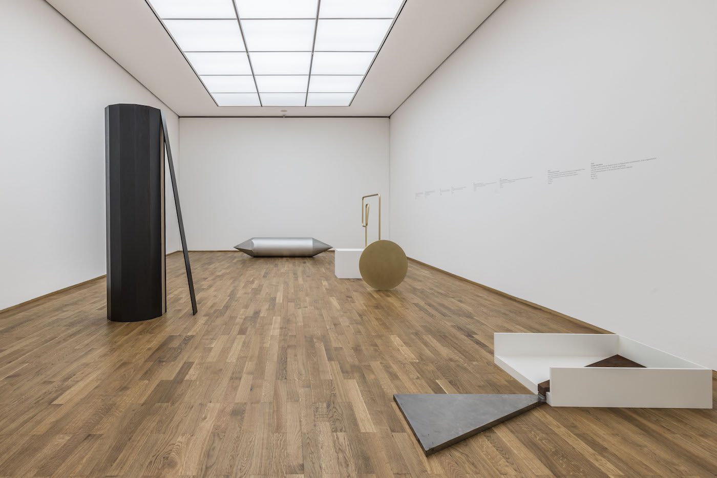 Installation view, Preis der Nationalgalerie 2017, Hamburger Bahnhof – Museum für Gegenwart, Berlin, 2017. © Nationalgalerie, Staatliche Museen zu Berlin / Jan Windszus