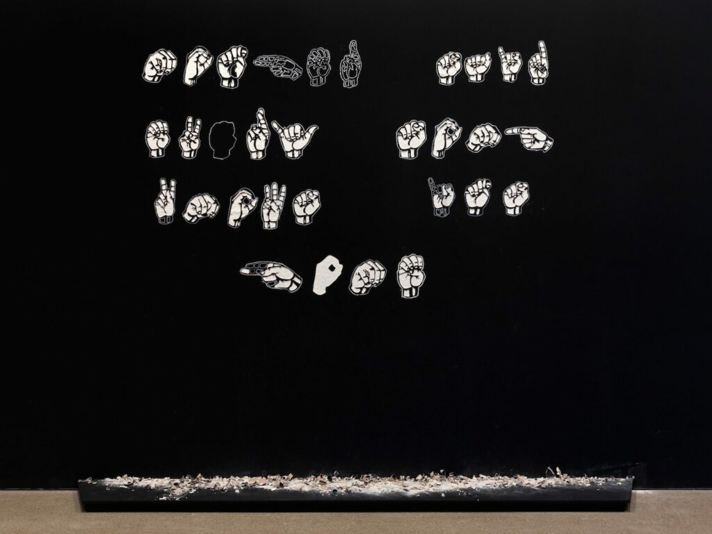 Kemang Wa Lehulere, Every Song, 2017, Wall carving, 260 x 360 cm; Courtesy Kemang Wa Lehulere, Deutsche Bank’s «Artist of the Year» 2017; Photo: Mathias Schormann