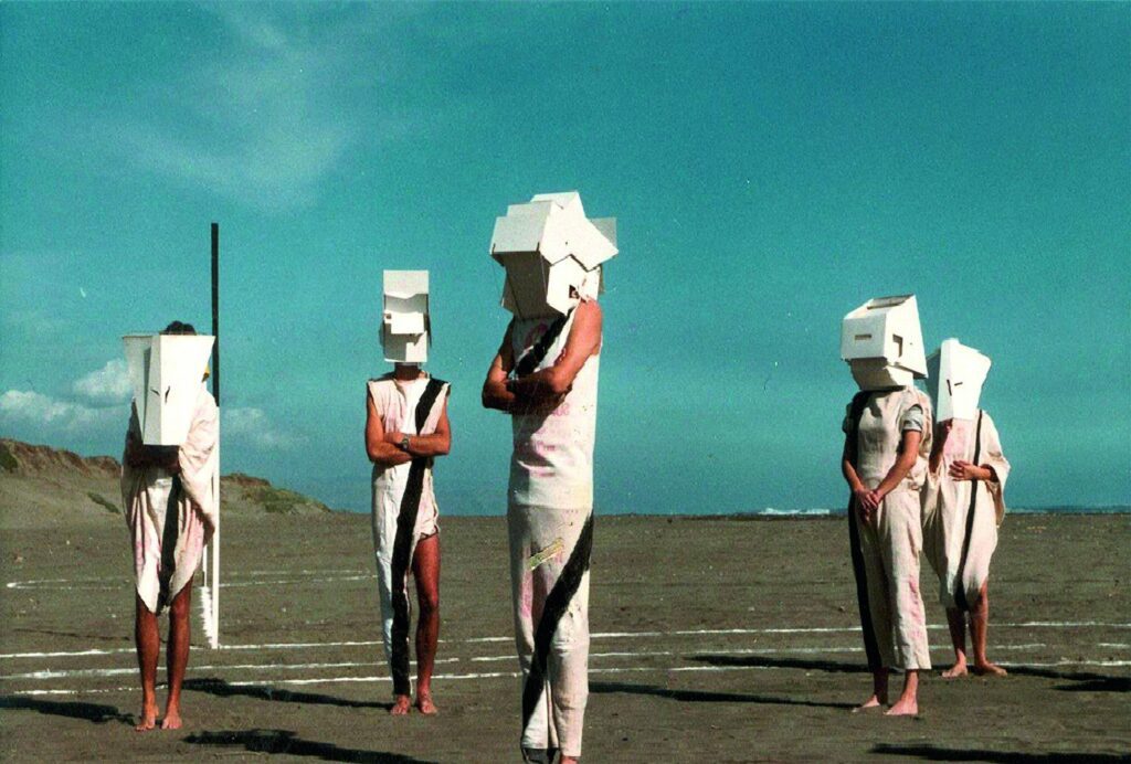 Escuela de Arquitectura de la Universidad Católica de Valparaíso & Manuel Casanueva Carrasco, Labyrinth and Rebound Tournament, 1986.
