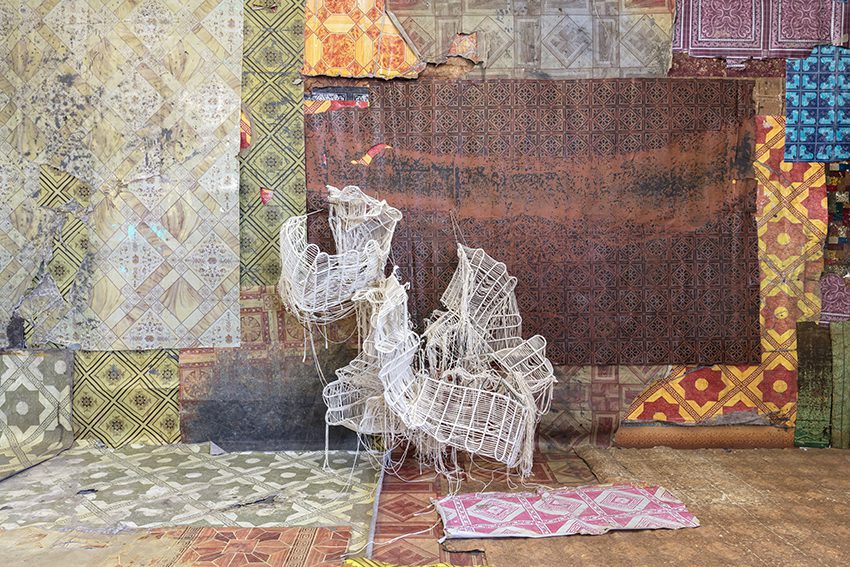 Igshaan Adams, Crawl (2018) | Garden fencing and cotton twine; 162 x 95 x 170 cm, via blank