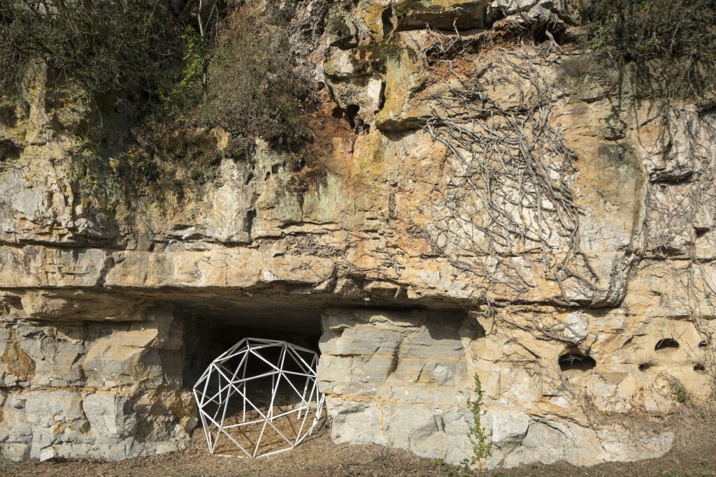 Euridice Kala, Geodesia – Two sparrows frantically building a nest, 2018
Photograph © Yohann Gozard 