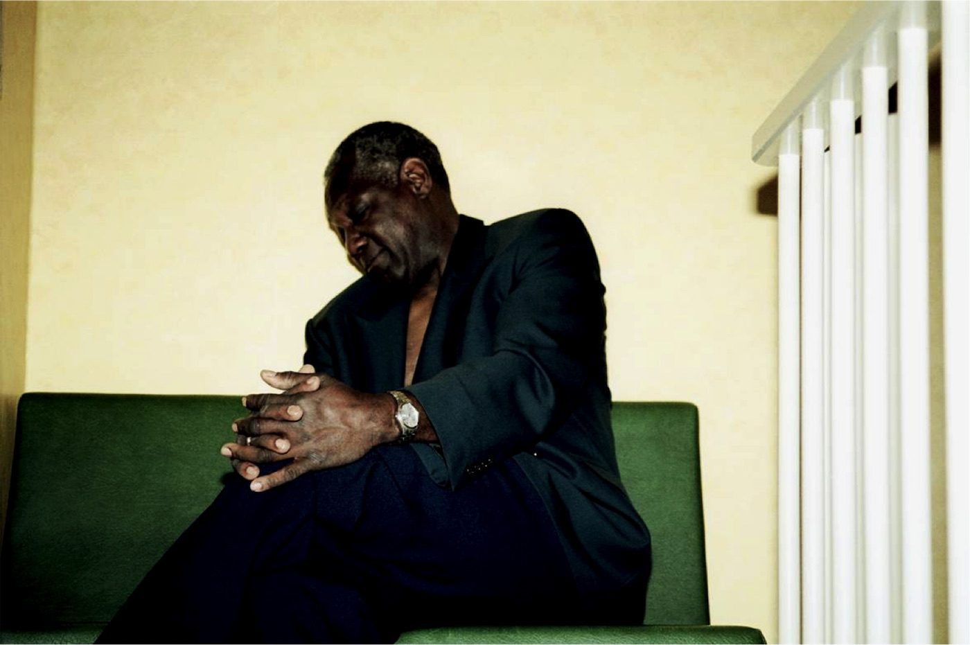 Sara Blokland, Home, Installation, video and photography wallpaper , 11×3 meter, 2004. Courtesy LMAK Gallery NY