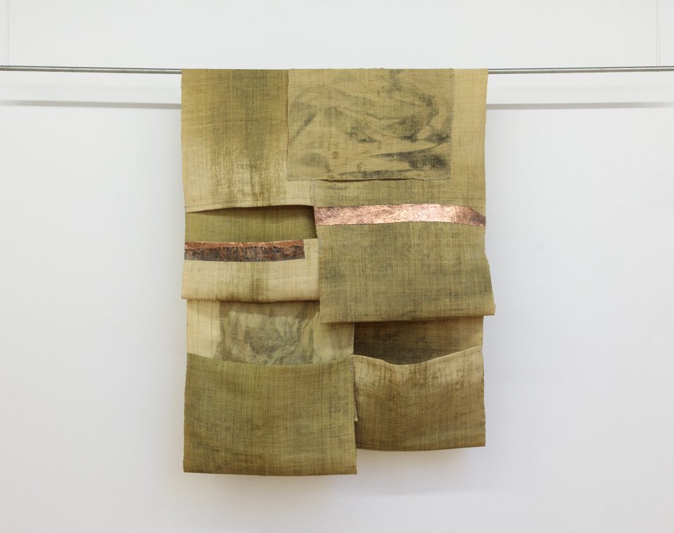 Tahir Carl Karmali, STRATA IV, 2018, raffia, cobalt, plastic, copper, graphite, lithium, 137,2 x 104,1 cm. Courtesy the artist.