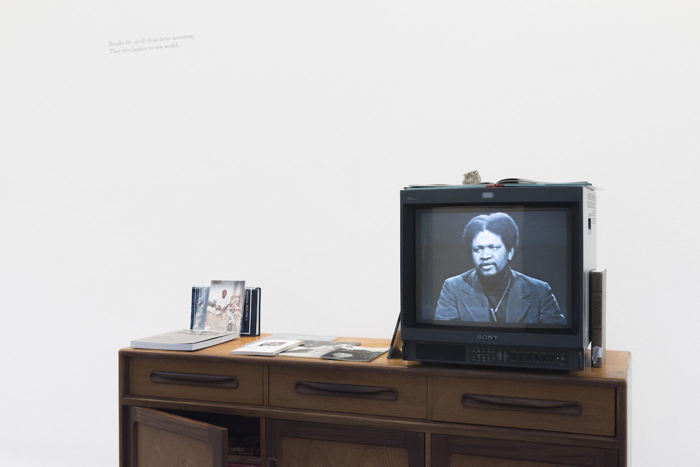 Grace Wales Bonner, Shrine I 2019, Grace Wales Bonner: A Time for New Dreams. (Installation view, 18 January – 16 February 2019, Serpentine Galleries). © 2019 readsreads.info