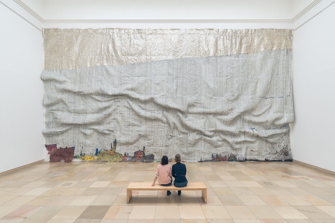El Anatsui, Rising Sea, 2019. Installation view Haus der Kunst. Photo: Maximilian Geuter