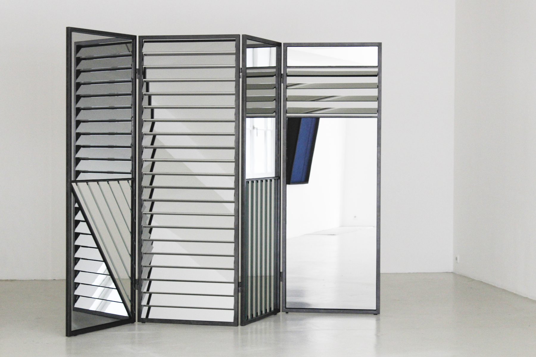 Kapwani Kiwanga,Jalousie, 2018.InstallationPhoto courtesy Galerie Jérôme Poggi, Paris,©Galerie Jérôme Poggi