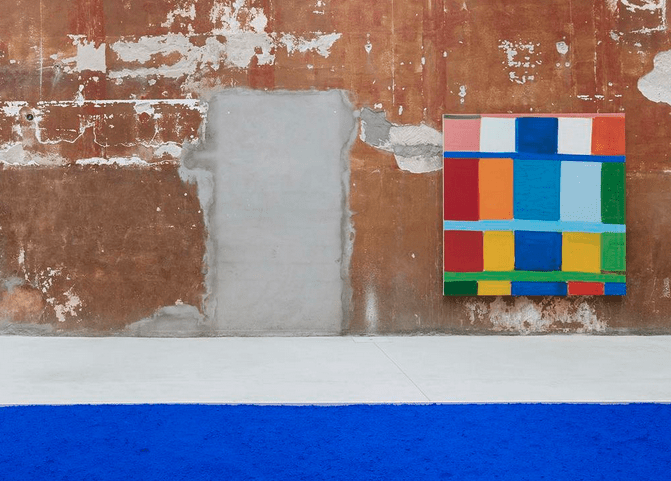 Installation view Stanley Whitney / Yves Klein at Galería Cayón.