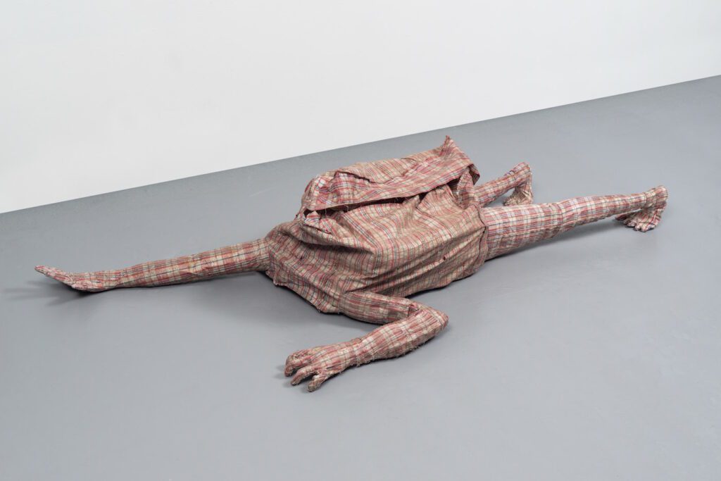 Dan Halter, Kuzvuva Dumbu, 2019. Found plastic-weave bags and wire frame. Dimensions variable. Image courtesy of Dan Halter and WHATIFTHEWORLD