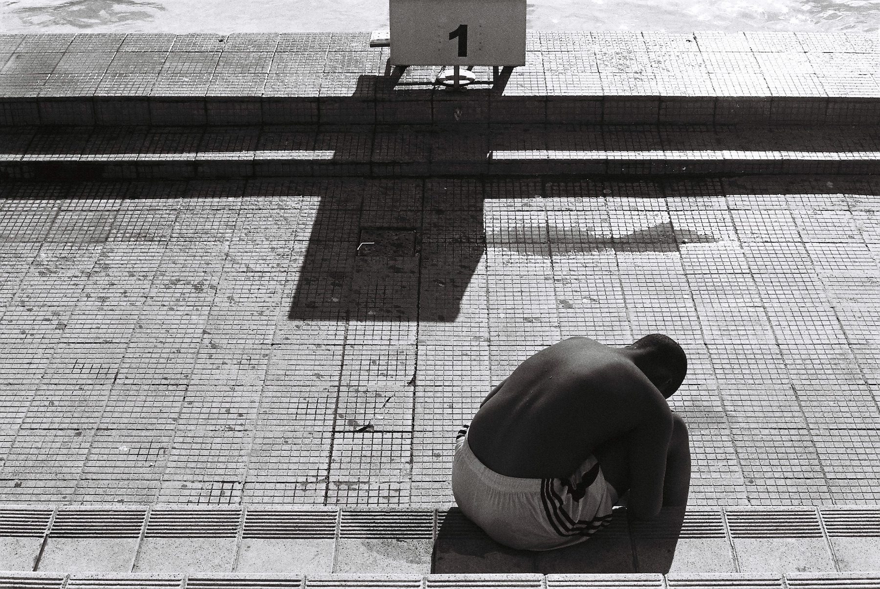 Fanyana-Hlabangane, Poolside Boy (From the series Silent Conversations) Kopie.tif