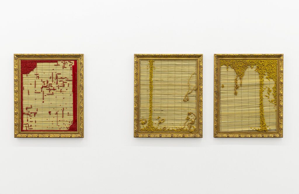 The Female Line
Installation View
2019, Simphiwe Buthelezi | Abadala bayakhuluma (The elders speak) | 2019 | Straw Mat, Beadwork in Gilded Frame |
53 x 55 cm