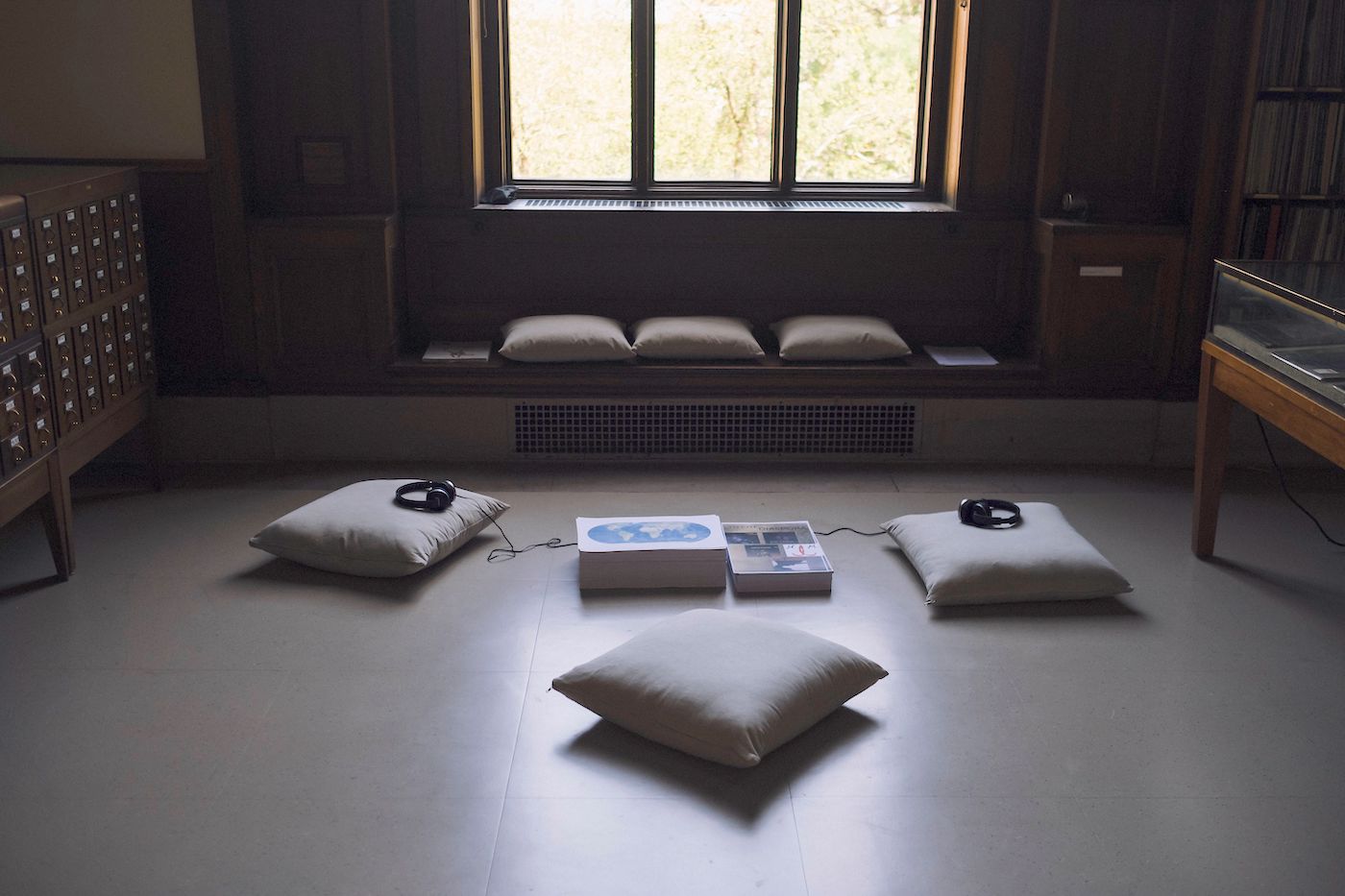 Janine Jembere, to cite: diaspora, sound installation, 37:06 minutes, paper prints, 2019.