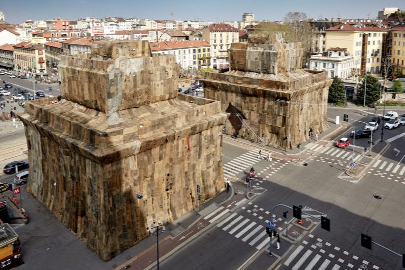 Ibrahim Mahama »A Friend« 2019, kuratiert von Massimiliano Gioni. Installationsansicht Caselli Daziari