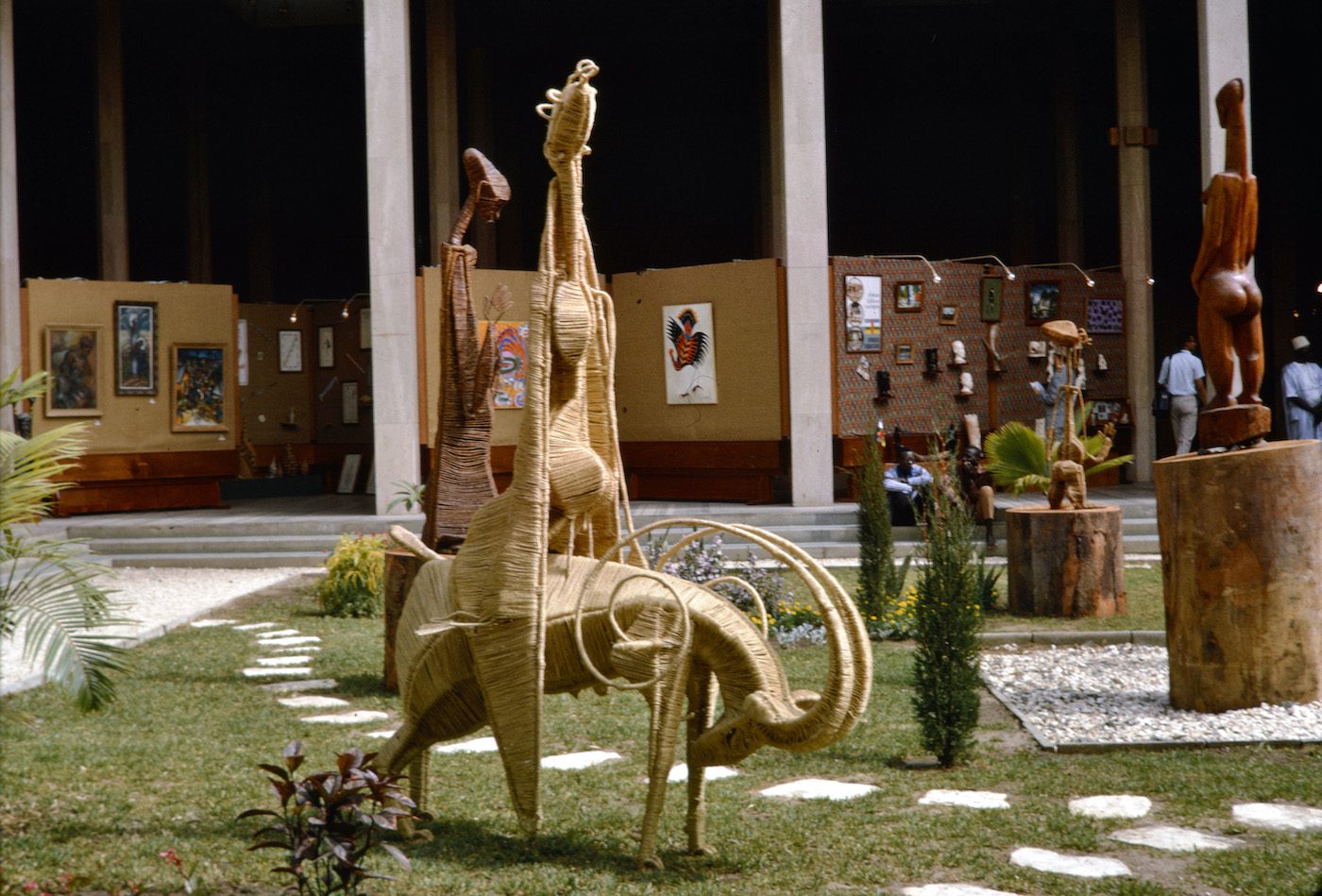 Installation view of Tendances et Confrontations, Palais de Justice, Dakar 1966. In the front 