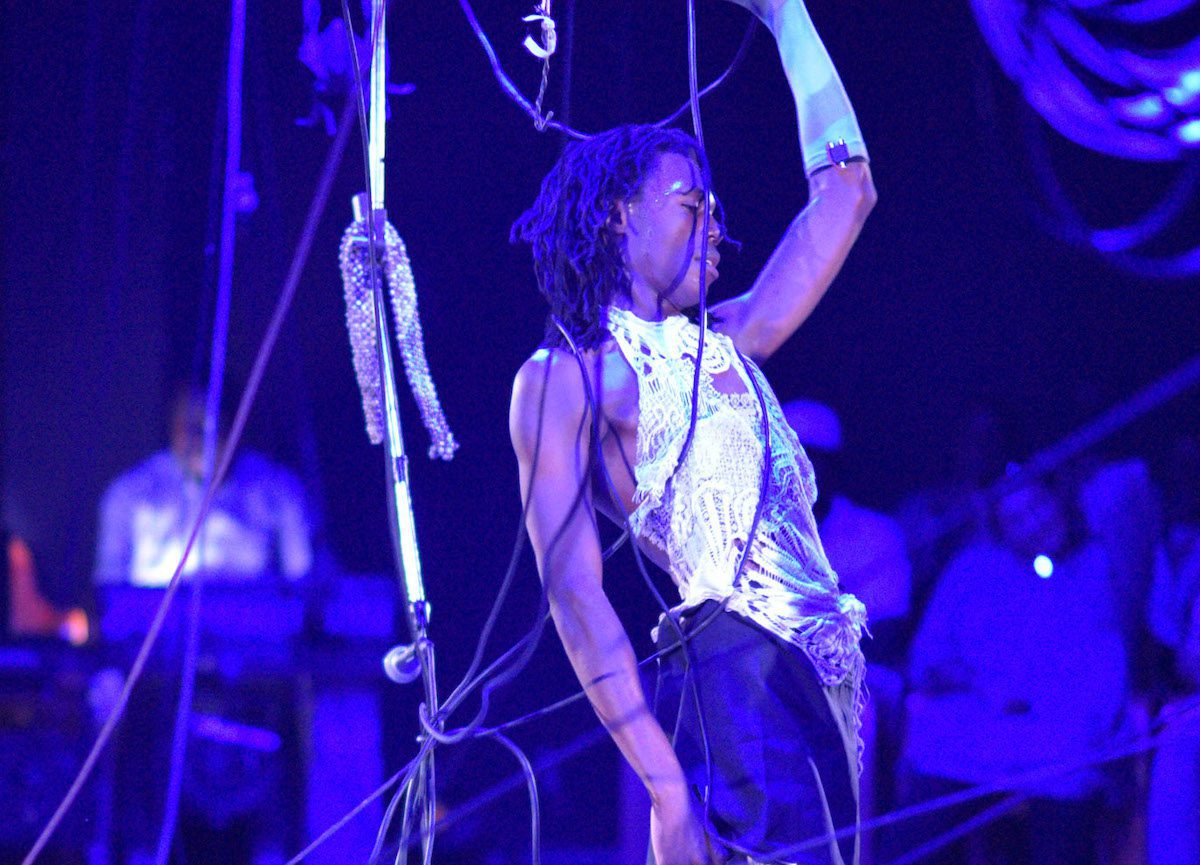 Dorine Mokha performing in 