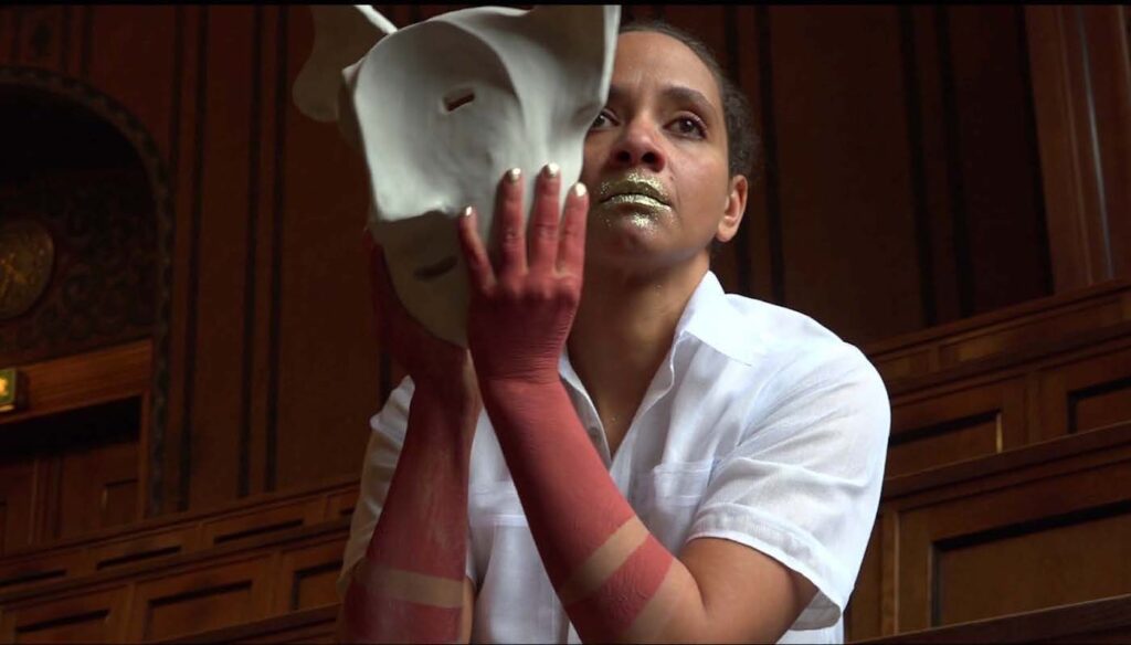 Image by Syowia Kyambi: Kaspale/The Lecture Room
Intervention, Video Still.
© Carl Kühl, MARKK Museum 2019