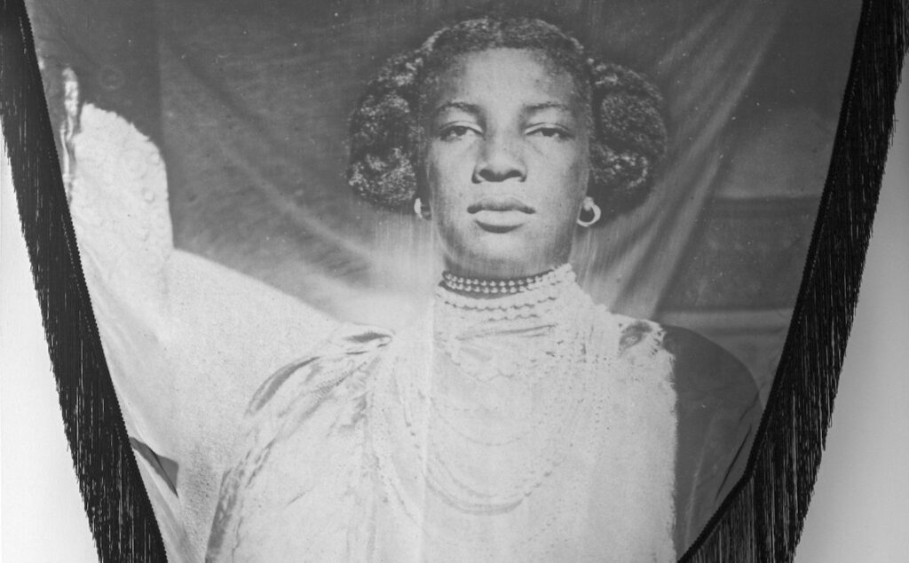 Shiraz Bayjoo, Woman by the window, 2021, Volando voile, dye sublimation ink, sapele wood, brass, 135 x 168 cm © Shiraz Bayjoo
