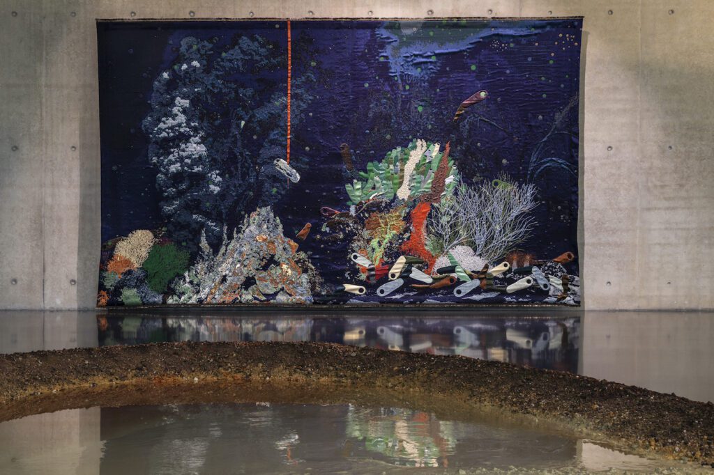 Otobong Nkanga
Unearthed – Abyss, 2021
Installation view ground floor Kunsthaus Bregenz, 2021 
Photo: Markus Tretter 
Courtesy of the artist
© Otobong Nkanga, Kunsthaus Bregenz