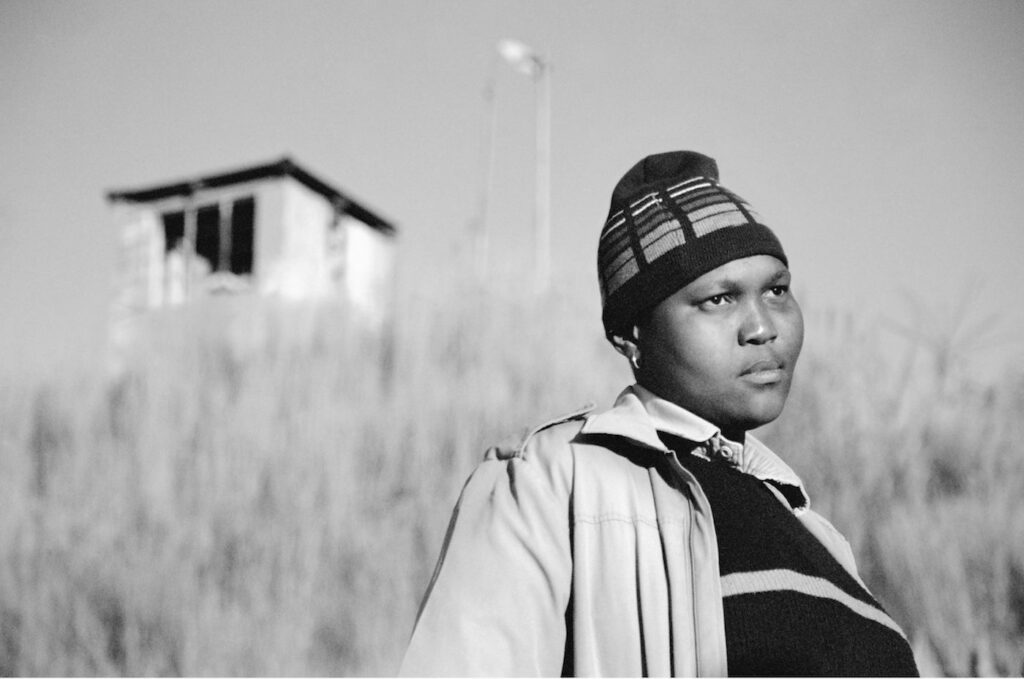 Busi Sigasa, Braamfontein, Johannesburg, 2006. 865 × 605 mm
Photograph, gelatin silver print on paper
© Zanele Muholi
Courtesy of the Artist and Stevenson, Cape Town/Johannesburg and Yancey Richardson, New York