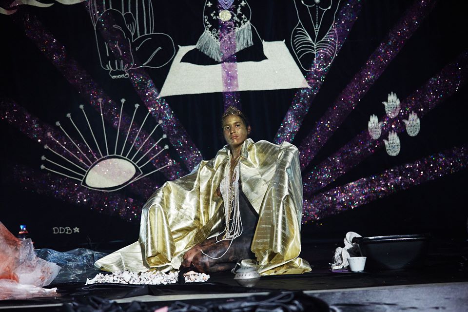 Rituel de déplacement de corps - 2019, Galerie Cécile Fakhoury, Abidjan © Dalila Dalléas Bouzar