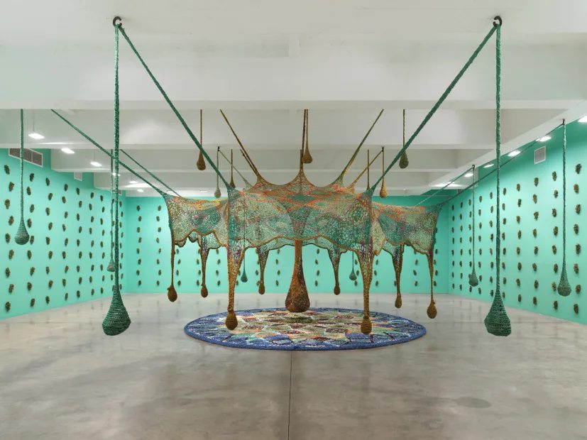 Ernesto Neto, Installation view, Between Earth and Sky, Tanya Bonakdar Gallery, New York, May 14 – June 16, 2022.
Photo by Dan Bradica.
Courtesy the artist and Tanya Bonakdar Gallery, New York / Los Angeles