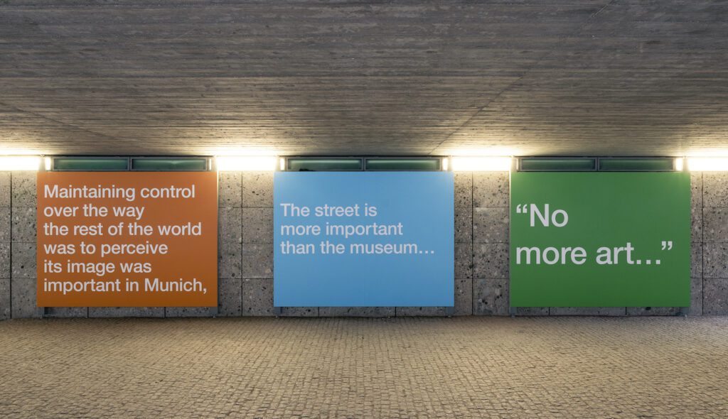 Tony Cokes. Fragments, or just Moments
Installationsansicht / Installation view
Haus der Kunst, 2022
Photo: Maximilian Geuter