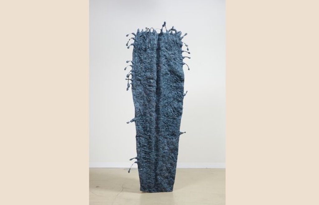 cameron clayborn, homegrown #1, 2021, Hair beads, insulation, paper, stucco ceiling paint, and wire rope, Staatliche Museen zu Berlin, Nationalgalerie, 2021, gift of the Baloise Group © cameron clayborn, Courtesy Simone Subal Gallery, New York / Studio Shapiro