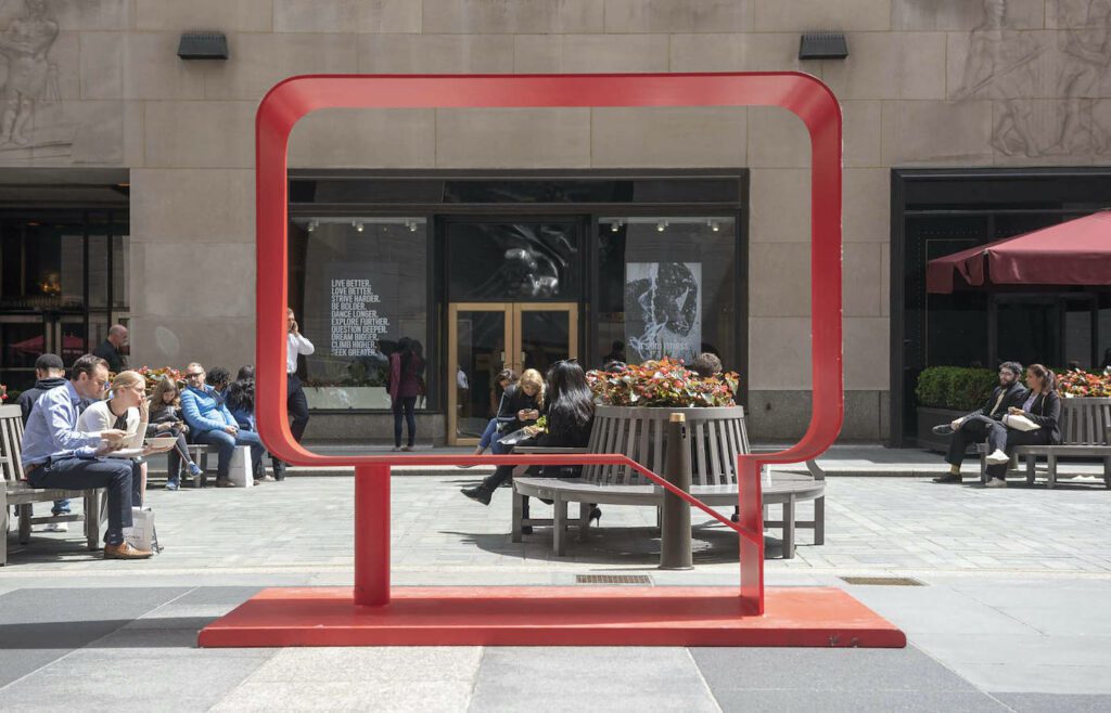 Josephine and Kazumi (Real Red), 2018
rolled steel and enamel paint
86 x 98 x 48 inches
Courtesy of the artist and Jack Shainman Gallery, New York