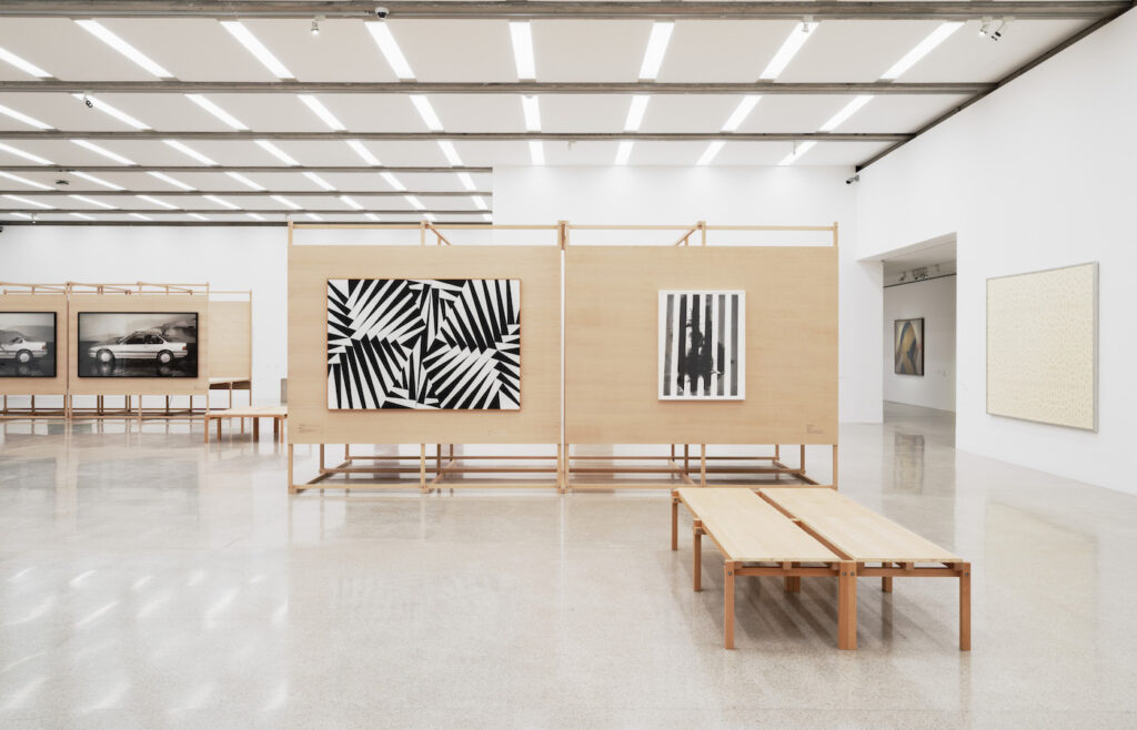 Ausstellungsansicht / Exhibition view Changes
Josephine Pryde, Relax (grey), 2004/2019 Hildegard Joos, Balance 86, 1973
Eileen Quinlan, The Nothing, 2013
Valerie Jaudon, Leland, 1978
Photo: repro-photo.net, © mumok