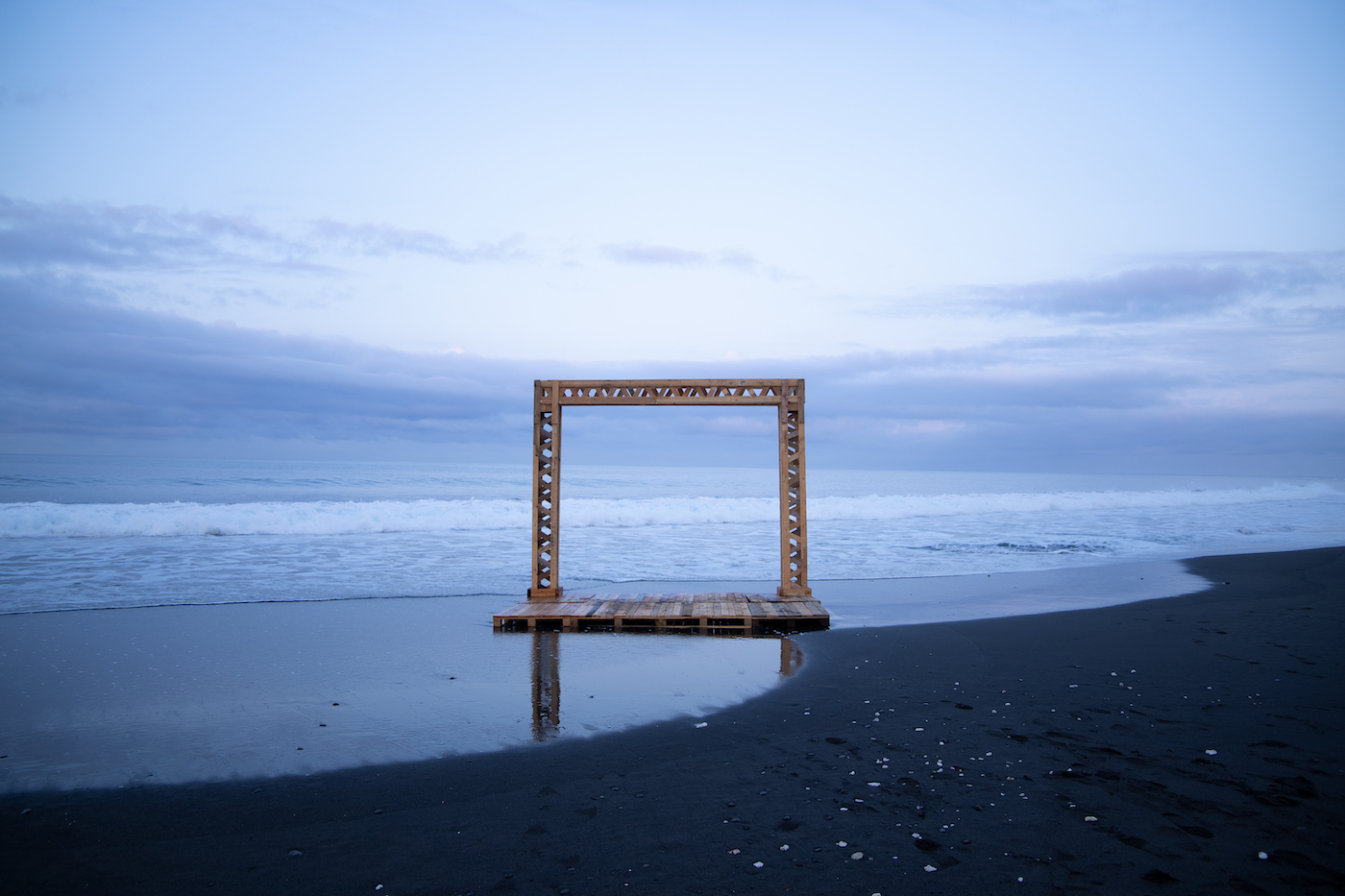 Brandon Gercara, Lip sync of thought, performance/installation, speeches by Asma Lamrabet, Françoise Vergès, Elsa Dorlin, FRAC REUNION Collection, 2020. Courtesy of the artist.
