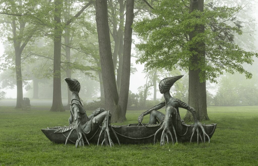  Wangechi Mutu, In Two Canoe, 2022. Bronze, 180 × 68 × 72 in (457.2 × 172.7 × 182.9 cm). Courtesy the artist and Gladstone Gallery. © Wangechi Mutu