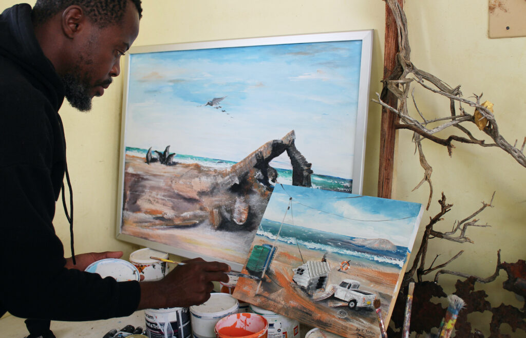 John Kalunda at work, 2022. Courtesy of StArt Art Gallery