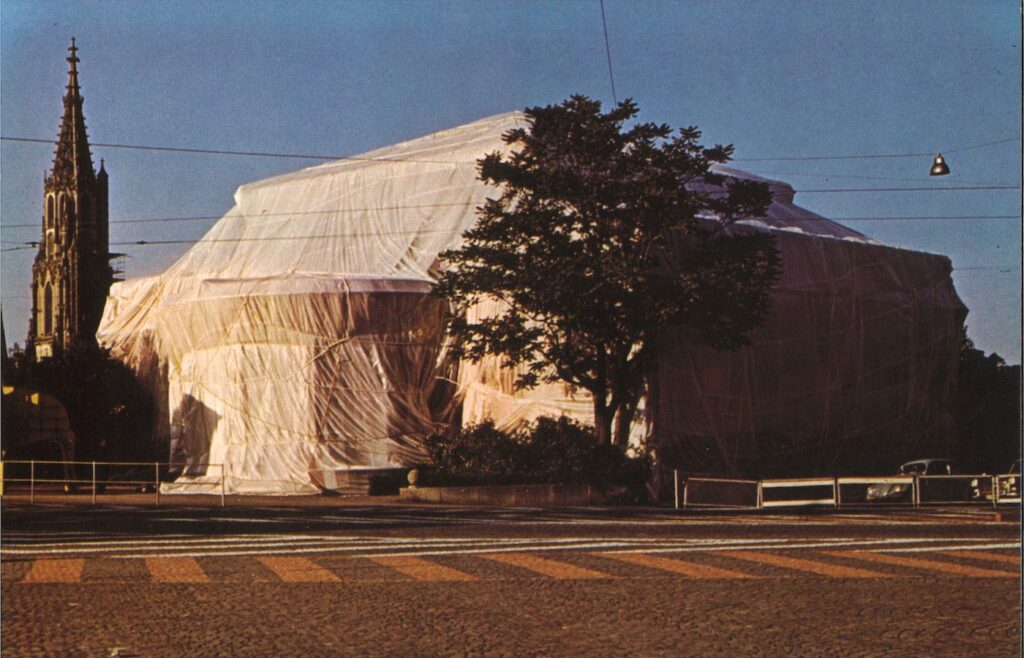 Ibrahim Mahama, KHB, Christo Burkhard. Courtesy of Kunsthalle Bern