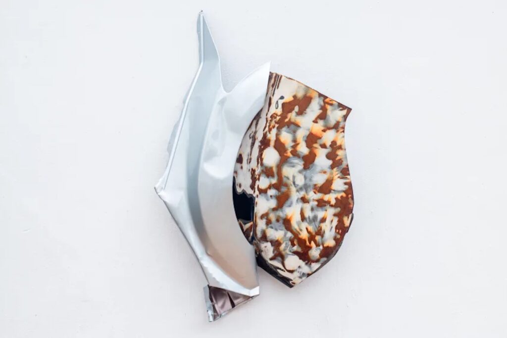 
UGO AHIAKWO
Dissonance, 2025
car fender, cut-up car bonnet,
automotive paint, lacquer